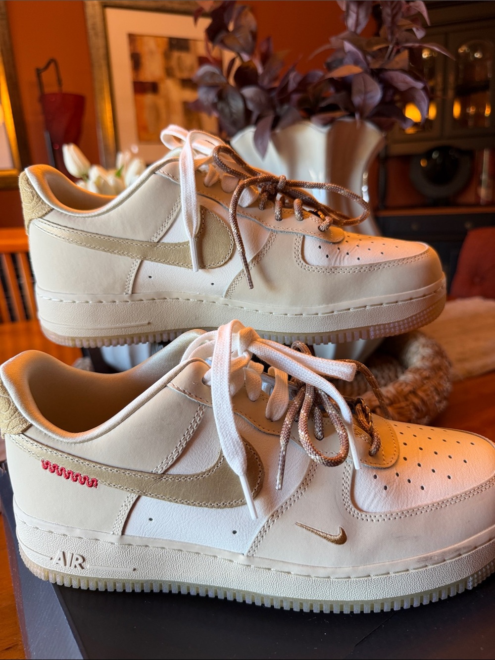 Nike WMNS Air Force 1 '07 LX - Sail/Team Gold/Light Khaki